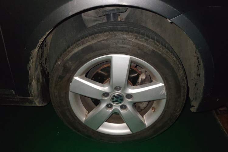 Used Volkswagen Touran 2011 1.4T DSG Zhiya Edition 5 Seats Right Front Wheel Hub