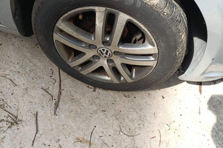 Used Volkswagen Touran 2011 1.4T DSG ZhiZhen Edition 5 Seats Right Front Wheel Hub