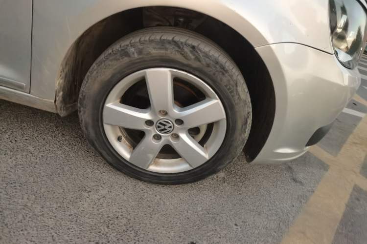 Used Volkswagen Touran 2011 1.4T DSG Zhiya Edition 5 Seats Right Front Wheel Hub