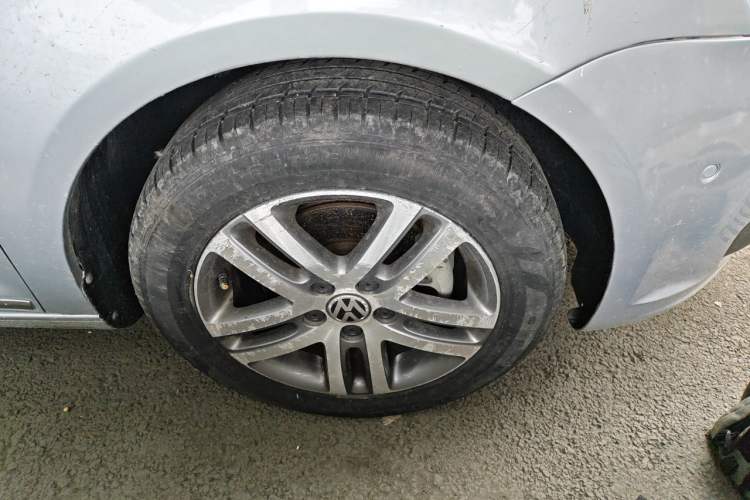 Used Volkswagen Touran 2011 1.4T DSG ZhiZhen Edition 5 Seats Right Front Wheel Hub