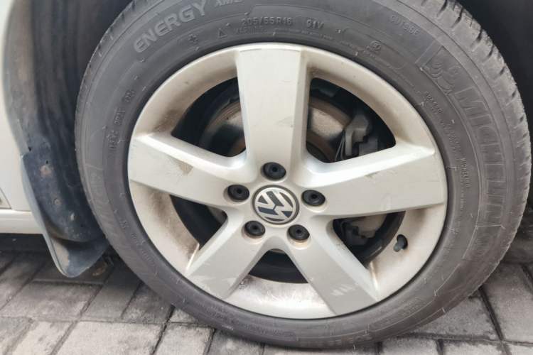 Used Volkswagen Touran 2011 1.4T DSG Zhiya Edition 5 Seats Right Front Wheel Hub