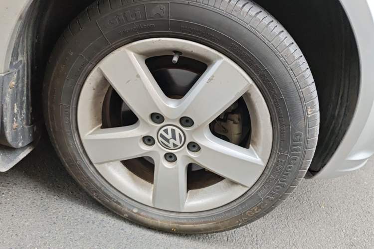 Used Volkswagen Touran 2011 1.4T DSG Zhiya Edition 5 Seats Right Front Wheel Hub