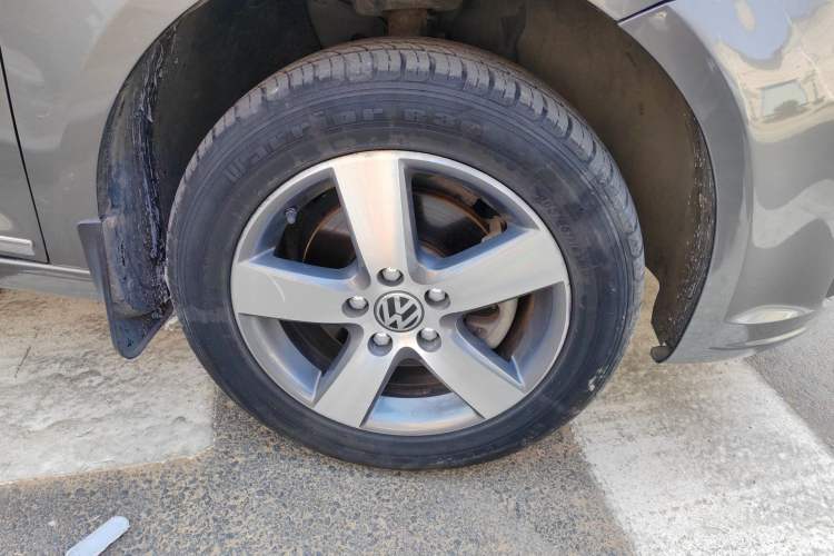 Used Volkswagen Touran 2011 1.4T DSG Zhiya Edition 5 Seats Right Front Wheel Hub