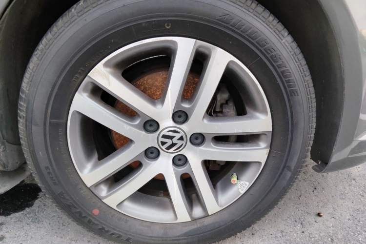 Used Volkswagen Touran 2011 1.4T DSG ZhiZhen Edition 7-Seater Right Front Wheel Hub