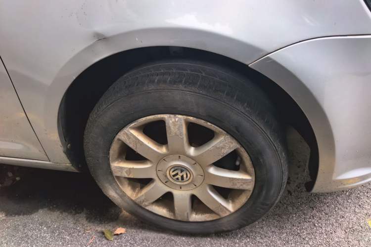 Used Volkswagen Touran 2011 1.4T Manual ZhiShang Edition 5-seater Right Front Wheel Hub