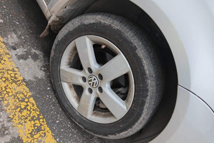Used Volkswagen Touran 2011 1.4T DSG Zhiya Edition 5 Seats Right Front Wheel Hub
