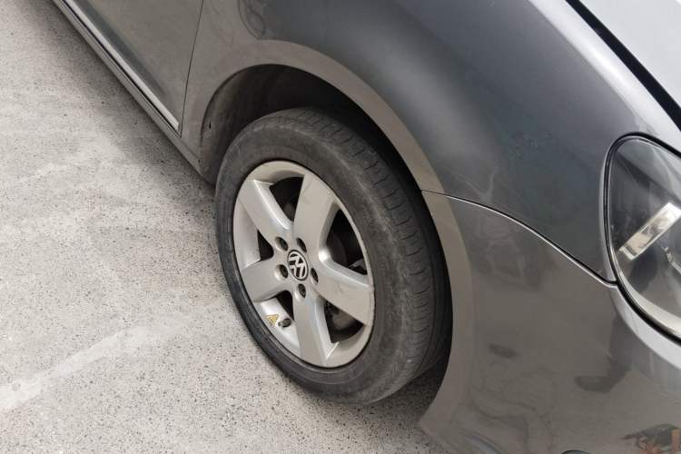 Used Volkswagen Touran 2011 1.4T DSG Zhiya Edition 5 Seats Right Front Wheel Hub