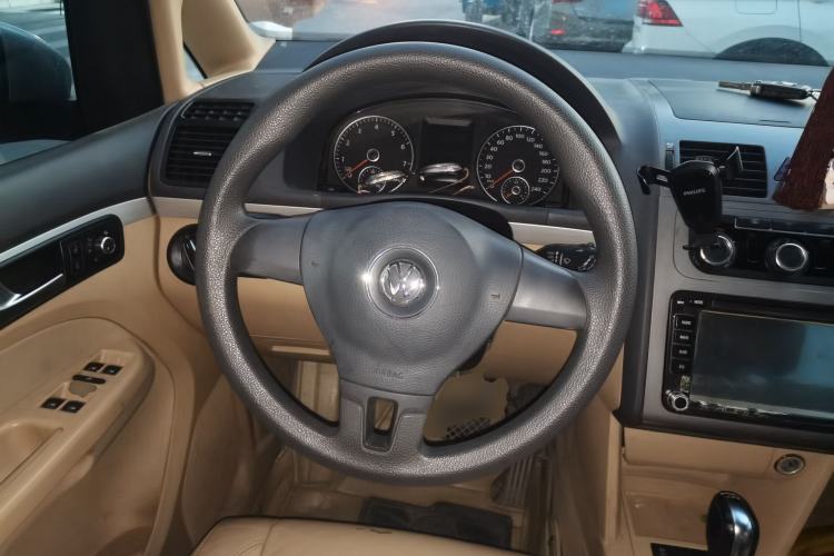 Used Volkswagen Touran 2011 1.4T DSG Zhiya Edition 5 Seats Steering Wheel