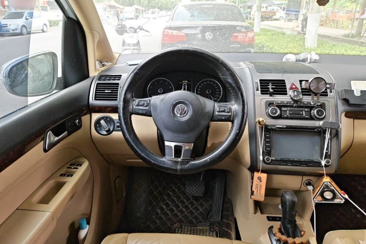 Used Volkswagen Touran 2011 1.4T DSG ZhiZhen Edition 5 Seats Steering Wheel