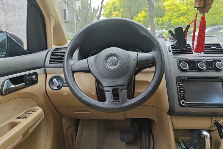 Used Volkswagen Touran 2011 1.4T DSG Zhiya Edition 5 Seats Steering Wheel