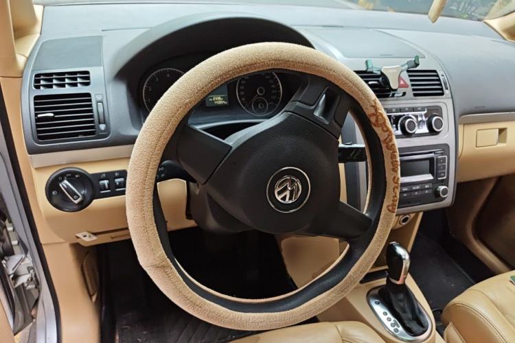 Used Volkswagen Touran 2011 1.4T DSG Zhiya Edition 5 Seats Steering Wheel