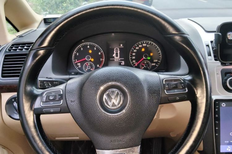 Used Volkswagen Touran 2011 1.4T DSG ZhiZhen Edition 7-Seater Steering Wheel