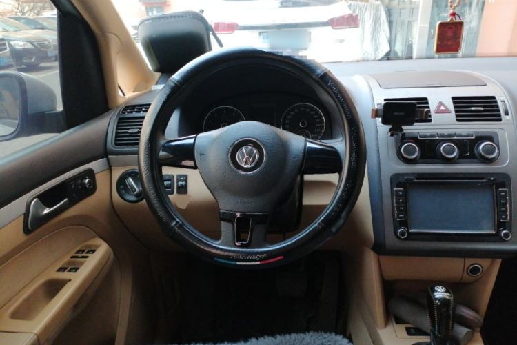 Used Volkswagen Touran 2011 1.4T DSG Zhiya Edition 5 Seats Steering Wheel