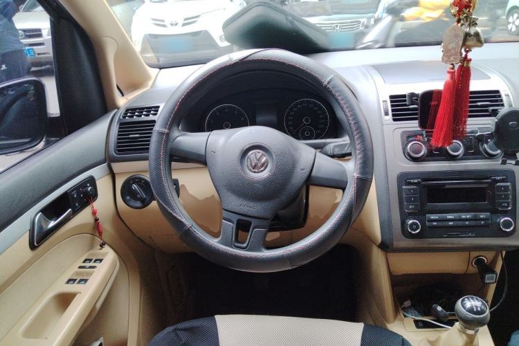 Used Volkswagen Touran 2011 1.4T Manual ZhiShang Edition 5-seater Steering Wheel