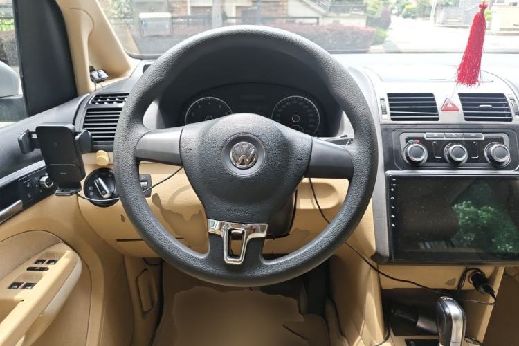 Used Volkswagen Touran 2011 1.4T DSG Zhiya Edition 5 Seats Steering Wheel