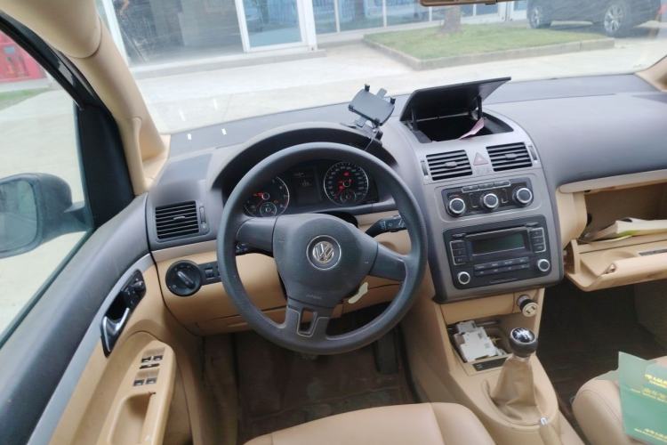 Used Volkswagen Touran 2011 1.4T Manual ZhiShang Edition 5-seater Steering Wheel