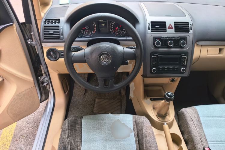Used Volkswagen Touran 2011 1.4T Manual ZhiShang Edition 5-seater Steering Wheel