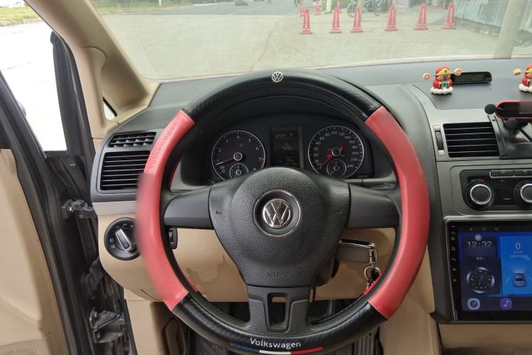 Used Volkswagen Touran 2011 1.4T DSG Zhiya Edition 5 Seats Steering Wheel