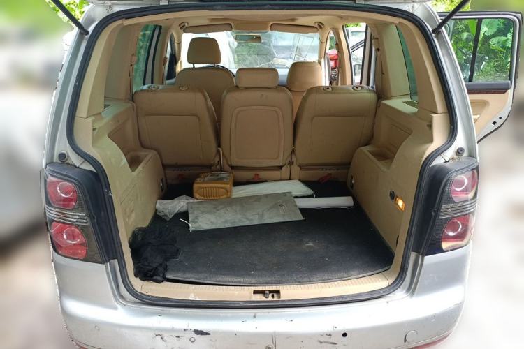Used Volkswagen Touran 2011 1.4T DSG ZhiZhen Edition 5 Seats Trunk
