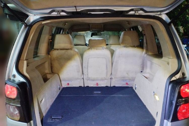Used Volkswagen Touran 2011 1.4T Manual ZhiShang Edition 5-seater Trunk