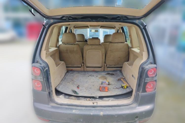 Used Volkswagen Touran 2011 1.4T Manual ZhiShang Edition 5-seater Trunk