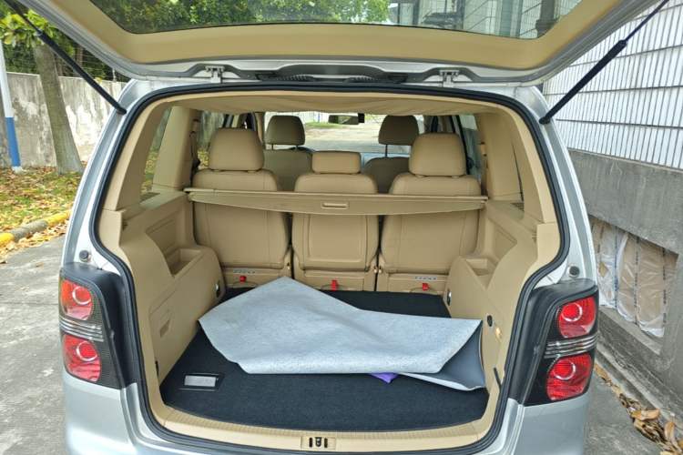 Used Volkswagen Touran 2011 1.4T DSG Zhiya Edition 5 Seats Trunk