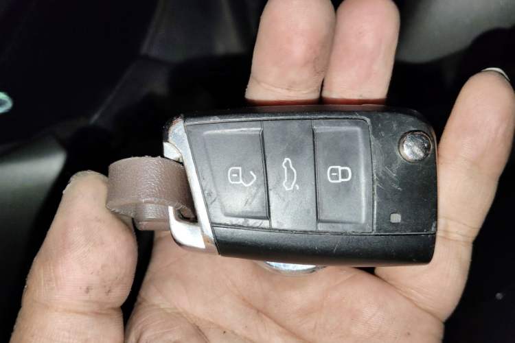 Used Volkswagen Touran 2011 1.4T DSG ZhiZhen Edition 7-Seater Vehicle Key