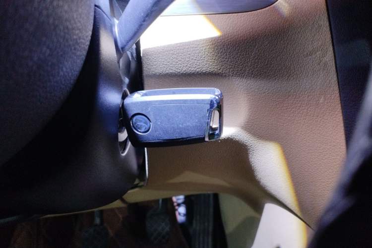 Used Volkswagen Touran 2011 1.4T Manual ZhiShang Edition 5-seater Vehicle Key