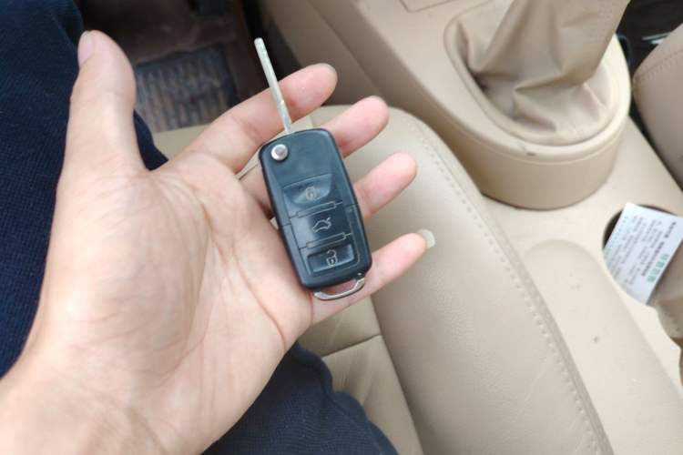 Used Volkswagen Touran 2011 1.4T Manual ZhiShang Edition 5-seater Vehicle Key