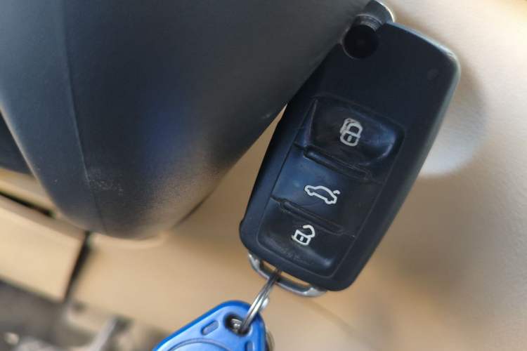 Used Volkswagen Touran 2011 1.4T DSG Zhiya Edition 5 Seats Vehicle Key