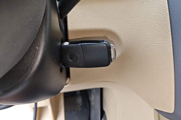 Used Volkswagen Touran 2011 1.4T DSG Zhiya Edition 5 Seats Vehicle Key