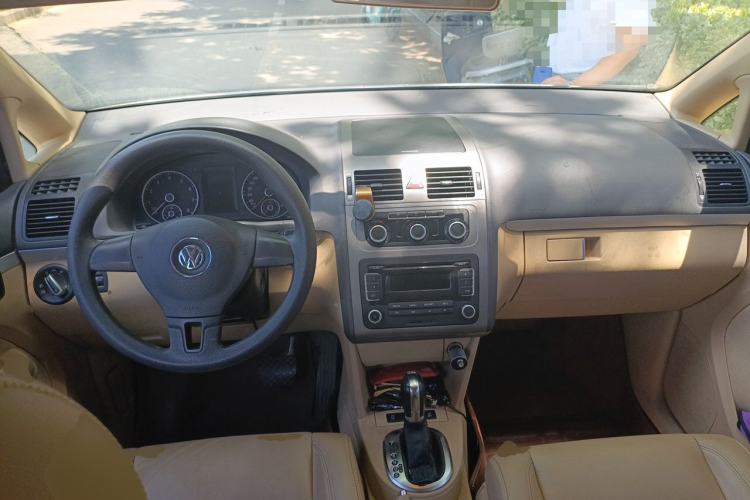 Used Volkswagen Touran 2011 1.4T DSG Zhiya Edition 5 Seats Center Console