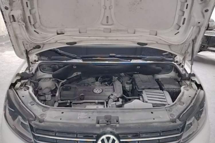 Used Volkswagen Touran 2011 1.4T DSG Zhiya Edition 5 Seats Engine Bay