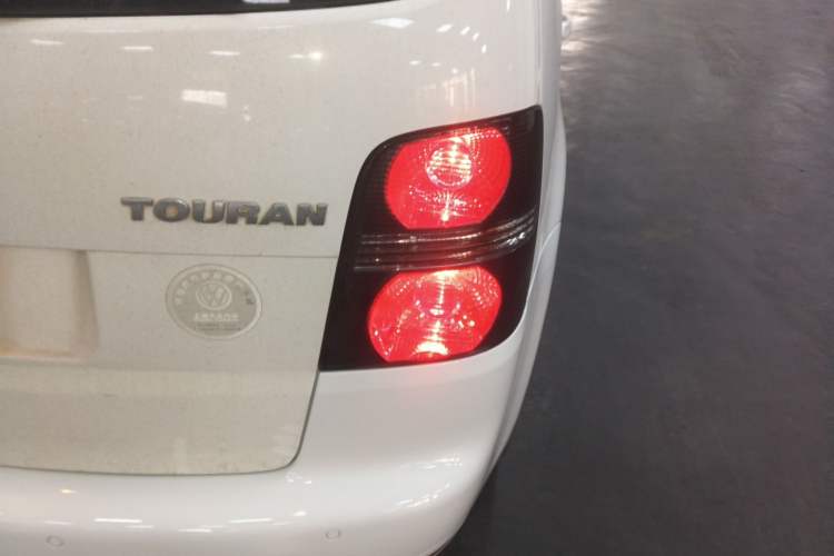Used Volkswagen Touran 2011 1.4T DSG Zhiya Edition 5 Seats Exterior 3