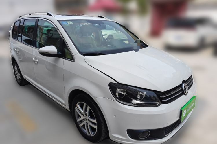 Used Volkswagen Touran 2011 1.4T DSG ZhiZhen Edition 5 Seats Front Right 45 Deg