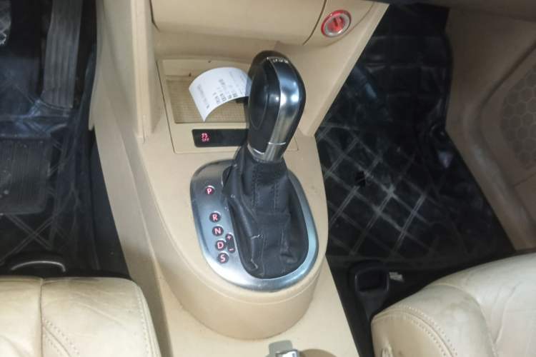 Used Volkswagen Touran 2011 1.4T DSG Zhiya Edition 5 Seats Gear Lever