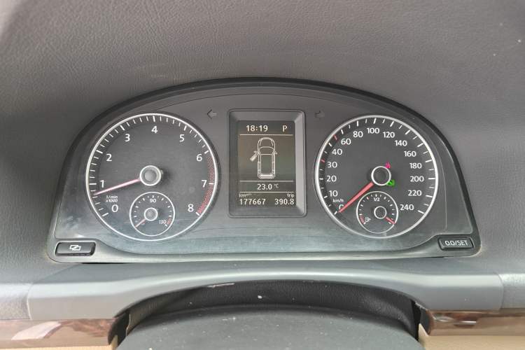 Used Volkswagen Touran 2011 1.4T DSG ZhiZhen Edition 5 Seats Instrument Cluster