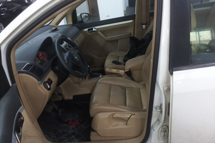 Used Volkswagen Touran 2011 1.4T DSG Zhiya Edition 5 Seats Left Front Seat