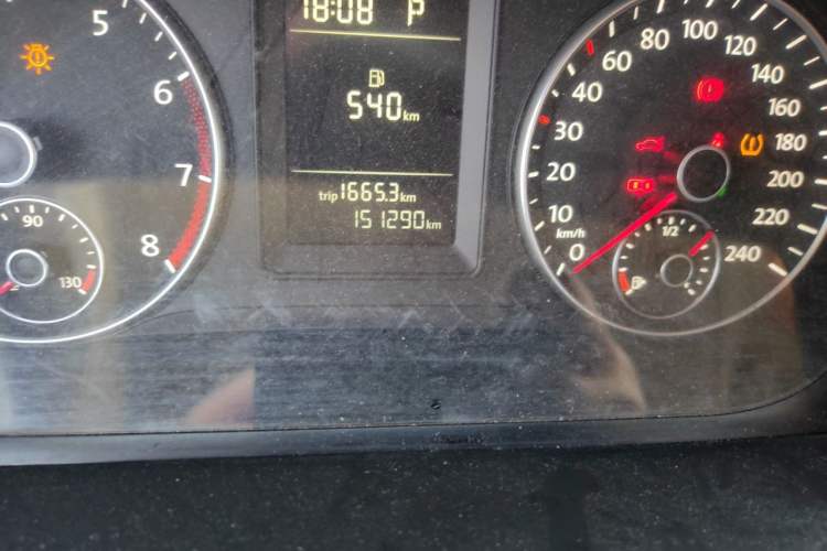 Used Volkswagen Touran 2011 1.4T DSG Zhiya Edition 5 Seats Odometer Close Up