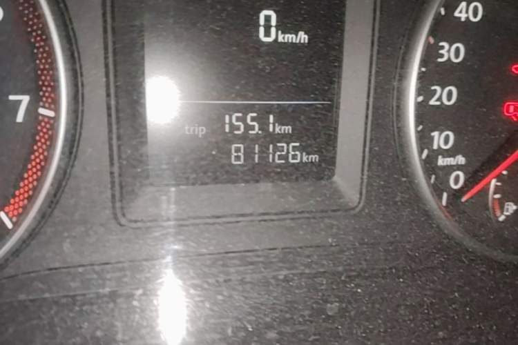 Used Volkswagen Touran 2011 1.4T DSG Zhiya Edition 5 Seats Odometer Close Up