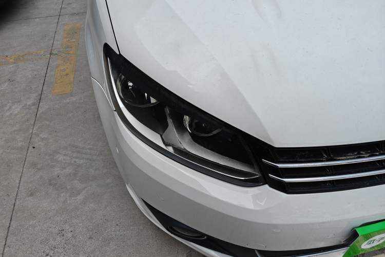 Used Volkswagen Touran 2011 1.4T DSG ZhiZhen Edition 5 Seats Right Front Headlight