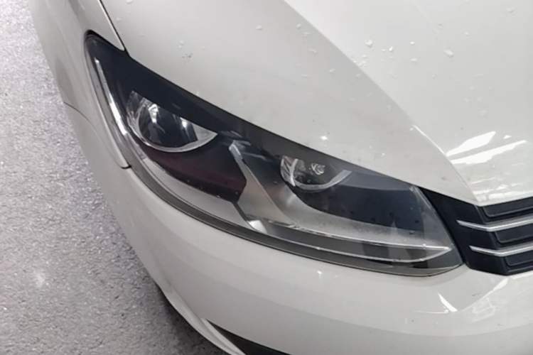Used Volkswagen Touran 2011 1.4T DSG Zhiya Edition 5 Seats Right Front Headlight
