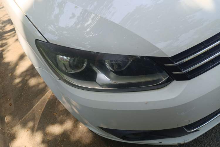 Used Volkswagen Touran 2011 1.4T DSG Zhiya Edition 5 Seats Right Front Headlight