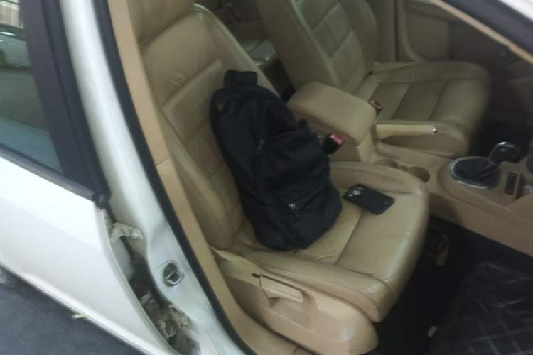 Used Volkswagen Touran 2011 1.4T DSG Zhiya Edition 5 Seats Right Front Seat