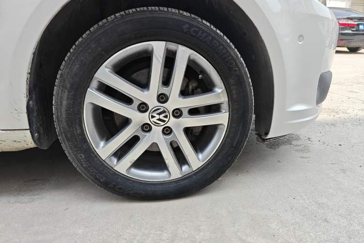 Used Volkswagen Touran 2011 1.4T DSG ZhiZhen Edition 5 Seats Right Front Wheel Hub