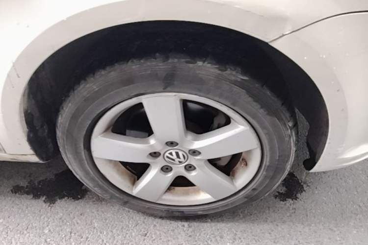 Used Volkswagen Touran 2011 1.4T DSG Zhiya Edition 5 Seats Right Front Wheel Hub