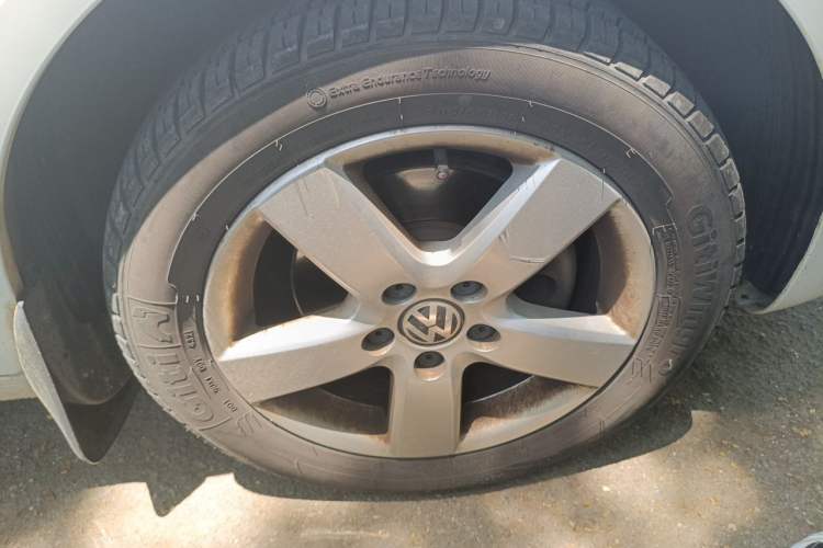 Used Volkswagen Touran 2011 1.4T DSG Zhiya Edition 5 Seats Right Front Wheel Hub