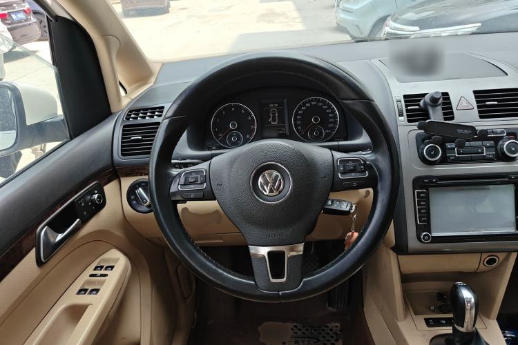 Used Volkswagen Touran 2011 1.4T DSG ZhiZhen Edition 5 Seats Steering Wheel