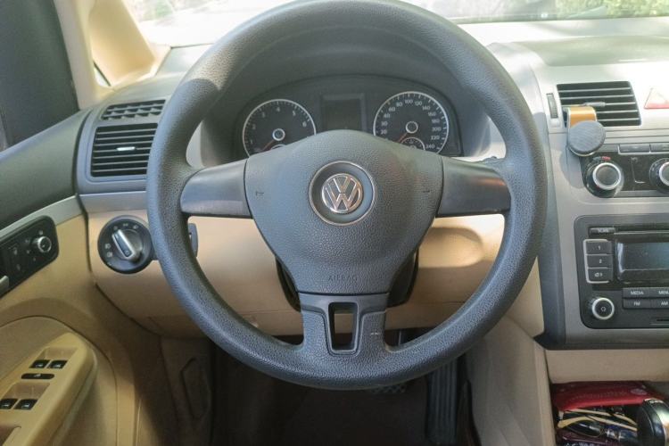 Used Volkswagen Touran 2011 1.4T DSG Zhiya Edition 5 Seats Steering Wheel