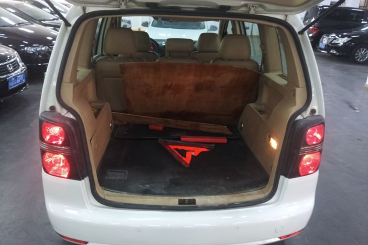 Used Volkswagen Touran 2011 1.4T DSG Zhiya Edition 5 Seats Trunk